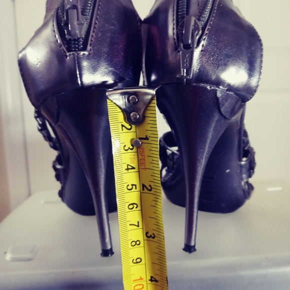 Michael Antonio Women's Silver Heels - Picture 10 of 10